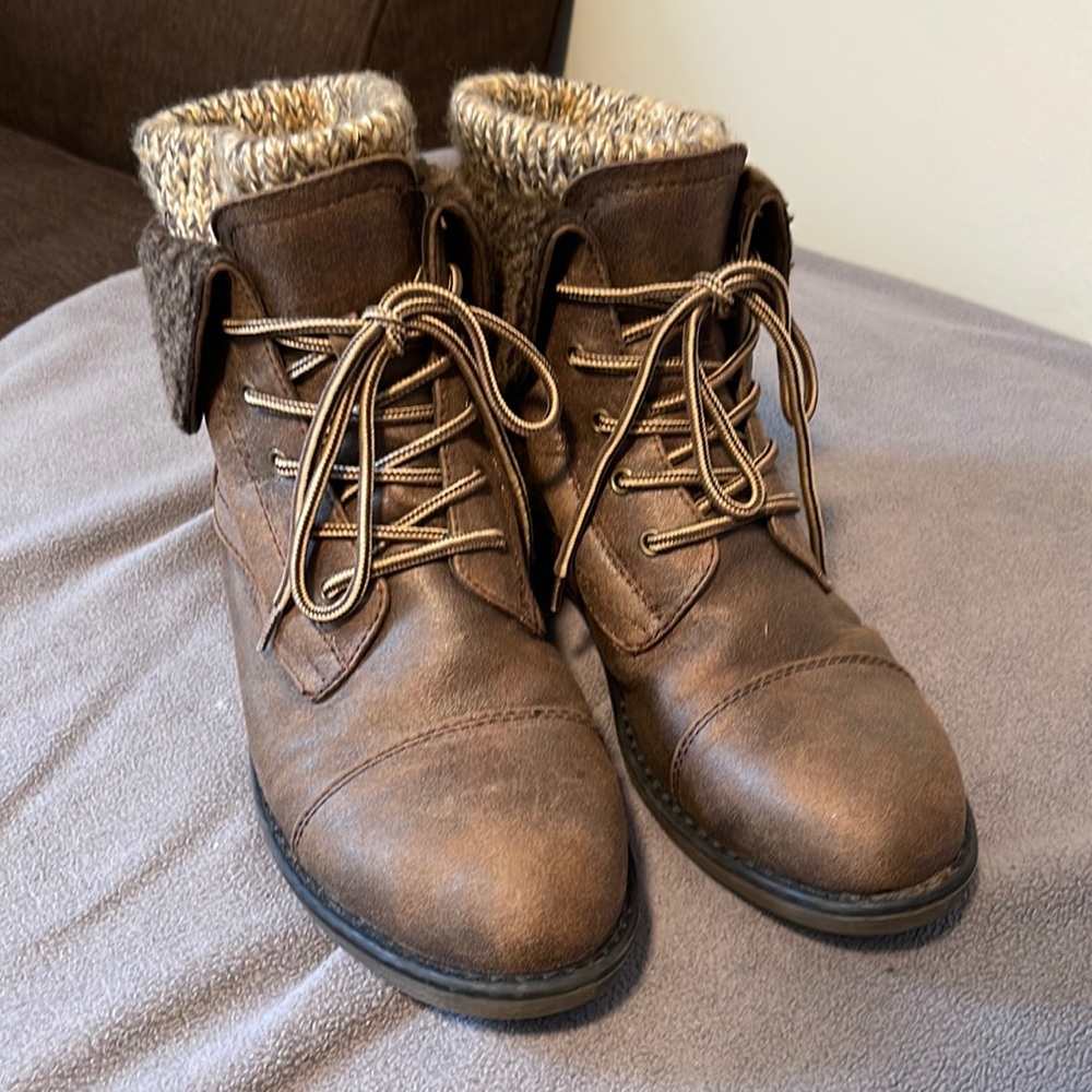 CLIFFS BY WHITE MOUNTAIN Women's Duena Hiking Style Boot size 9.5